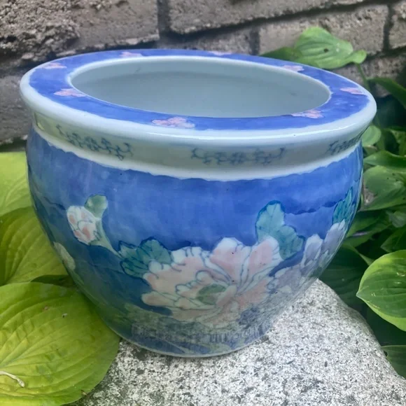 Planter - Picture 2 of 9